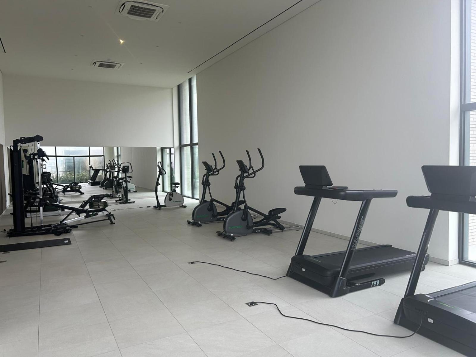 Park Tower Sea View With Pool And Gym Appartement *